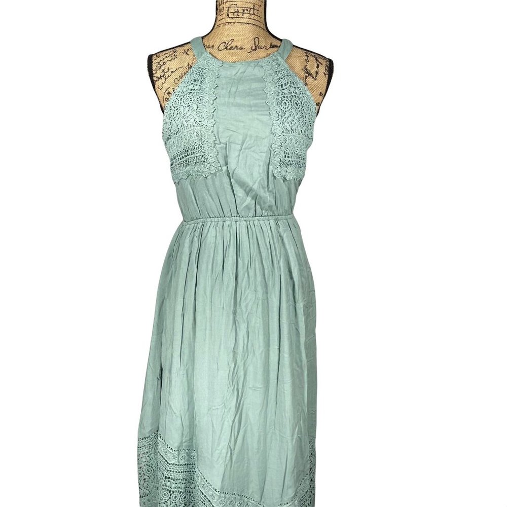 Doe & Rae Light Green Maxi Dress with Halter Neckline and Lace Detail Size Small
